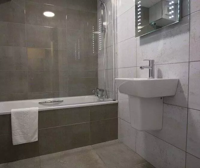اتاق استاندارد سه نفره, Beausite