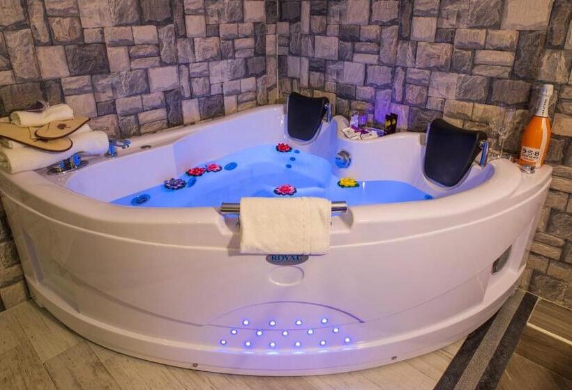 سوییت جونیور, Capodichino International