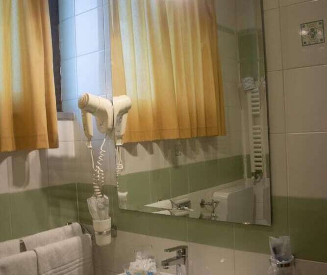 اتاق استاندارد, Capodichino International