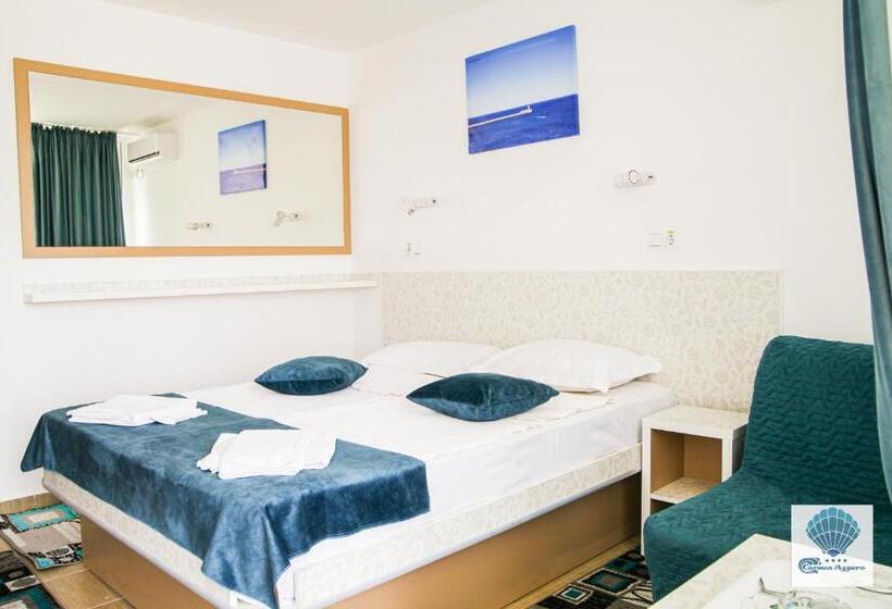 غرفة قياسية مزوَّدة بشُرفة, Carmen Azzuro