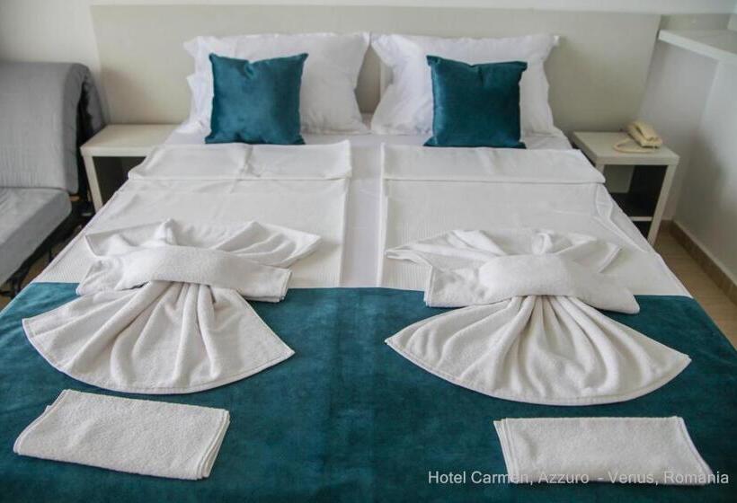 غرفة قياسية مزوَّدة بشُرفة, Carmen Azzuro