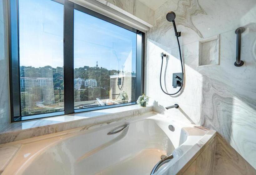 سوییت, Golden Dragon