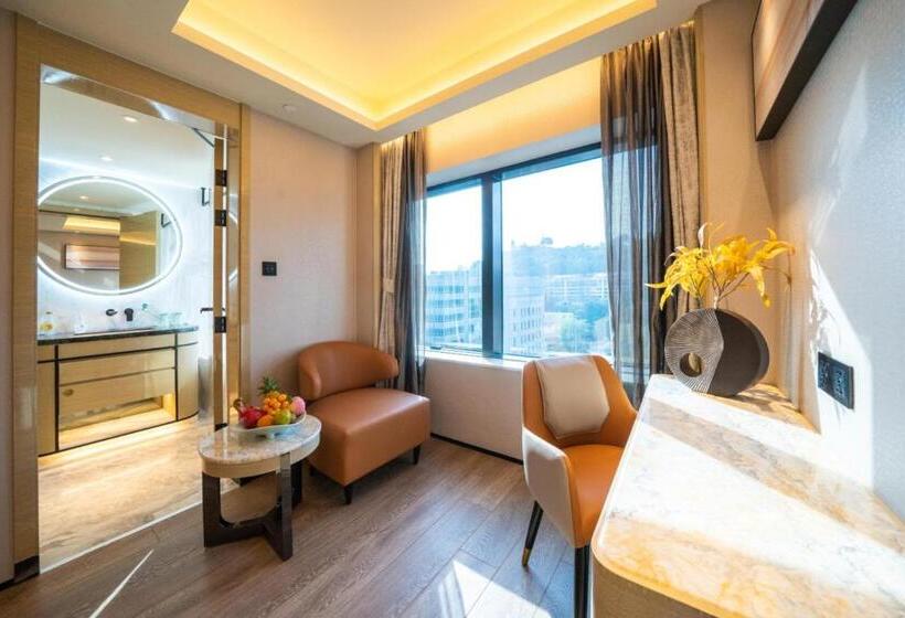 سوییت, Golden Dragon