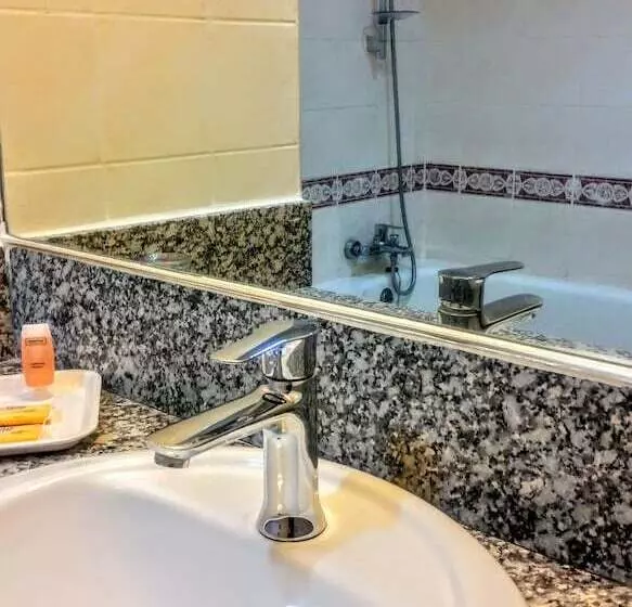 デラックストリプルルーム, Grand Continental Kuching