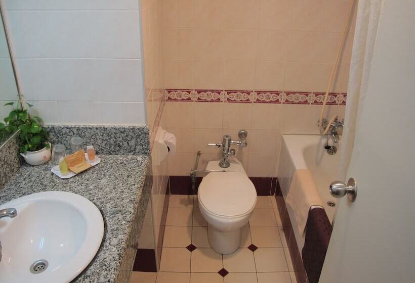 Трехместный Номер Deluxe, Grand Continental Kuching