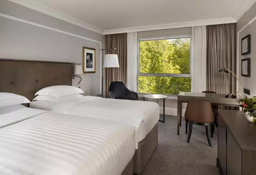 اتاق استاندارد با چشم‌انداز باغ, Hyatt Regency London The Churchill