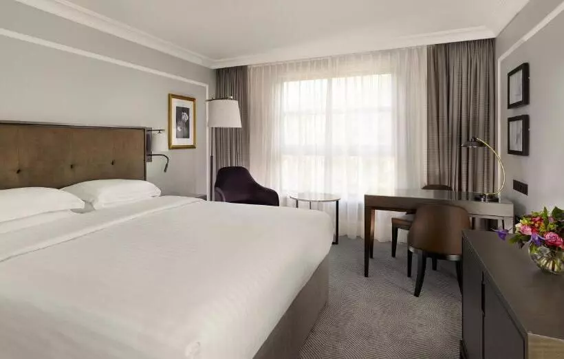 Club Room King Bed, Hyatt Regency London The Churchill