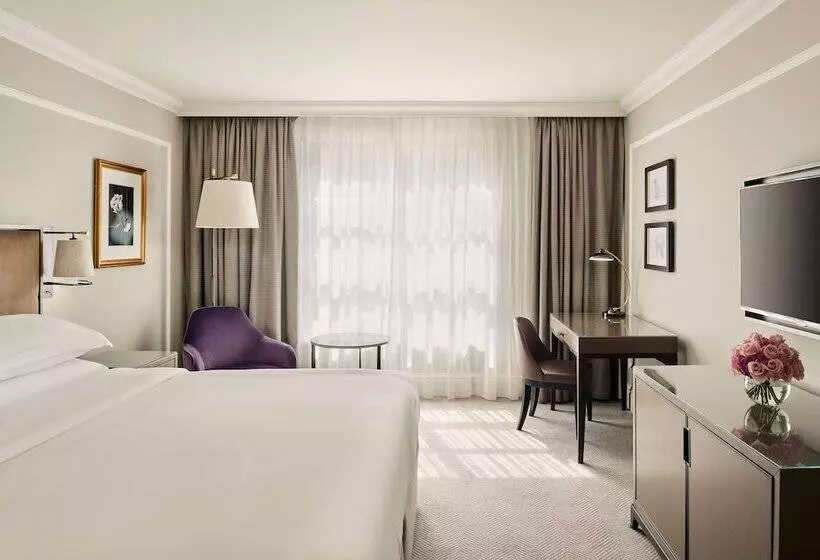 اتاق کلاب, Hyatt Regency London The Churchill