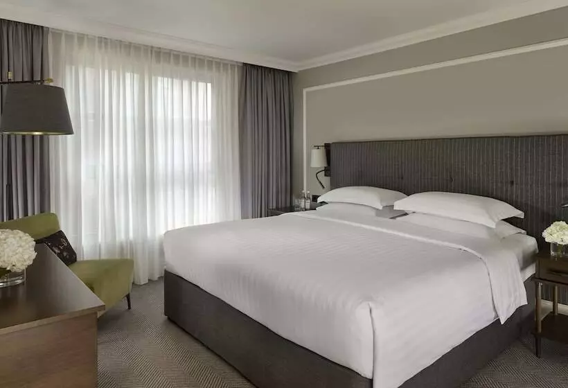 سوییت اجرایی, Hyatt Regency London The Churchill