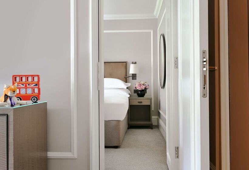 اتاق خانوادگی با چشم‌انداز باغ, Hyatt Regency London The Churchill