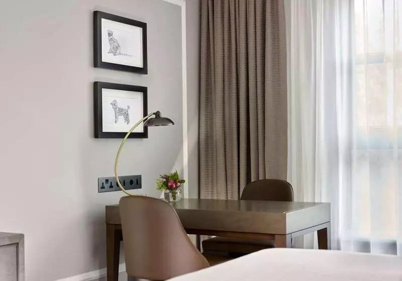 اتاق کلاب, Hyatt Regency London The Churchill