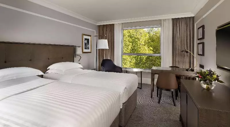 اتاق استاندارد با چشم‌انداز باغ, Hyatt Regency London The Churchill