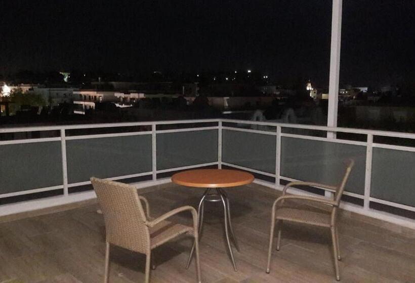 수피리어 룸, International