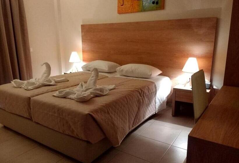 수피리어 룸, International