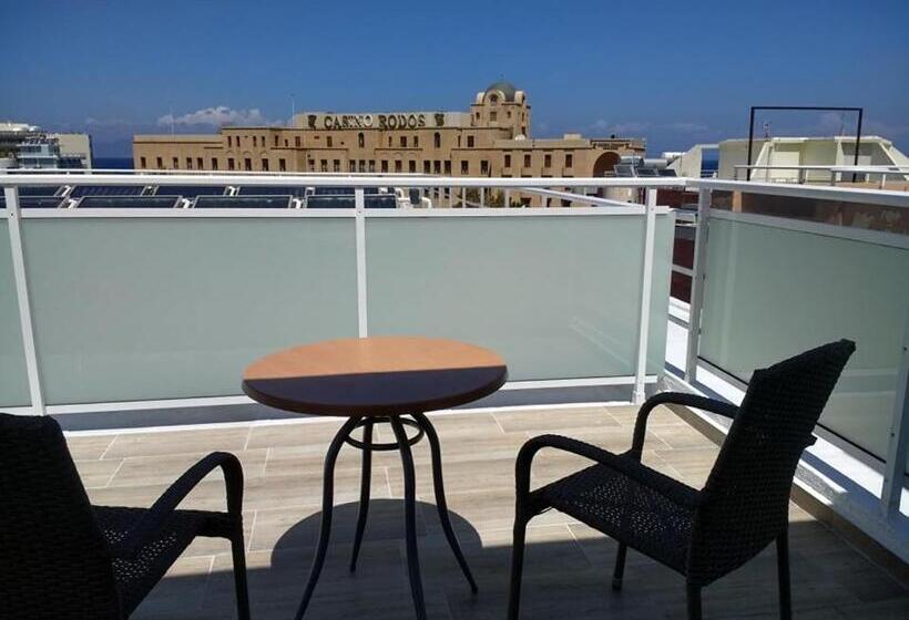 수피리어 룸, International