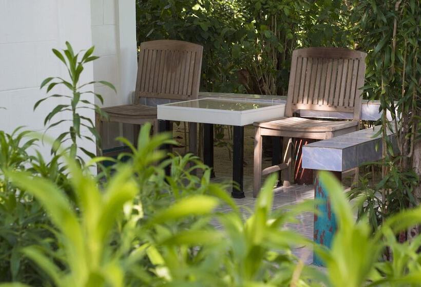 디럭스 방갈로, Lanta Island Resort