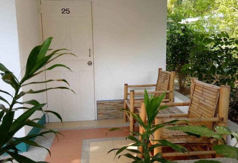 디럭스 방갈로, Lanta Island Resort