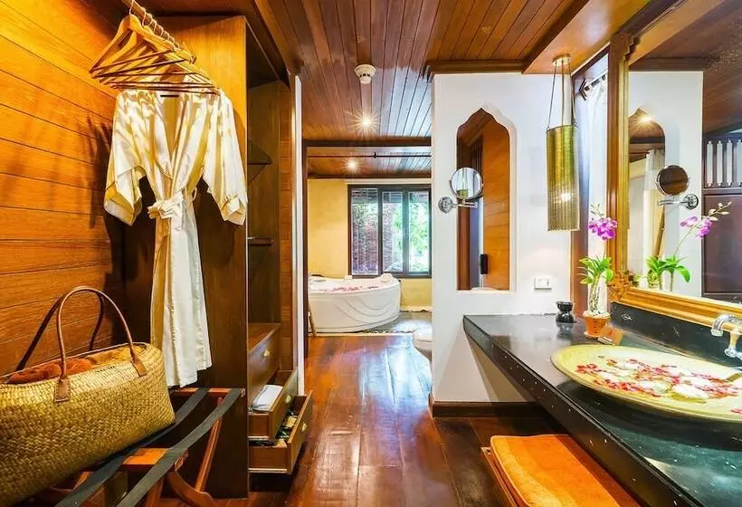 سوییت با چشم‌انداز استخر, Muang Samui Spa Resort