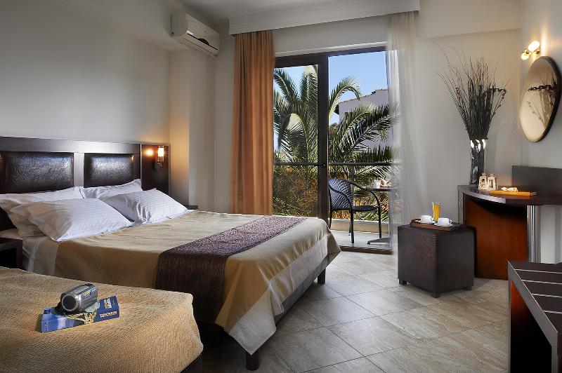 패밀리 룸, Simeon