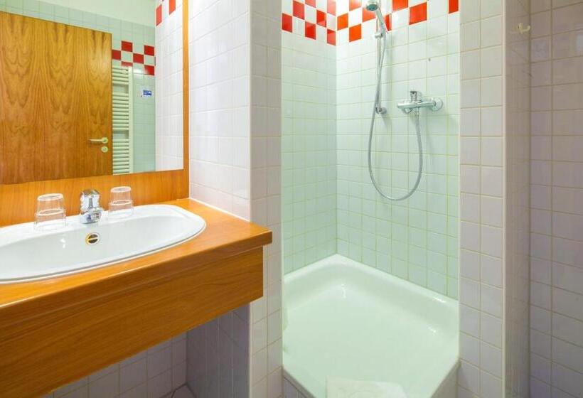 اتاق استاندارد یک نفره, Kim Hotel Im Park