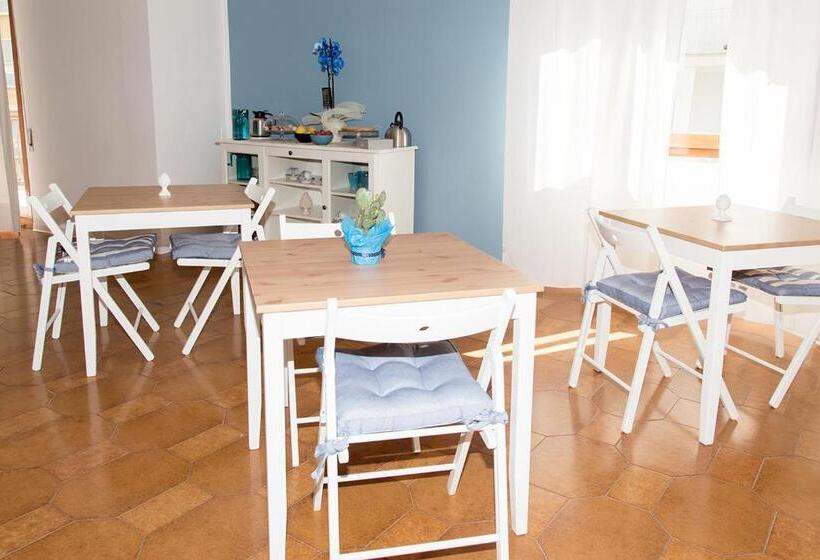 اتاق لوکس با بالکن, Al Siciliando B&b
