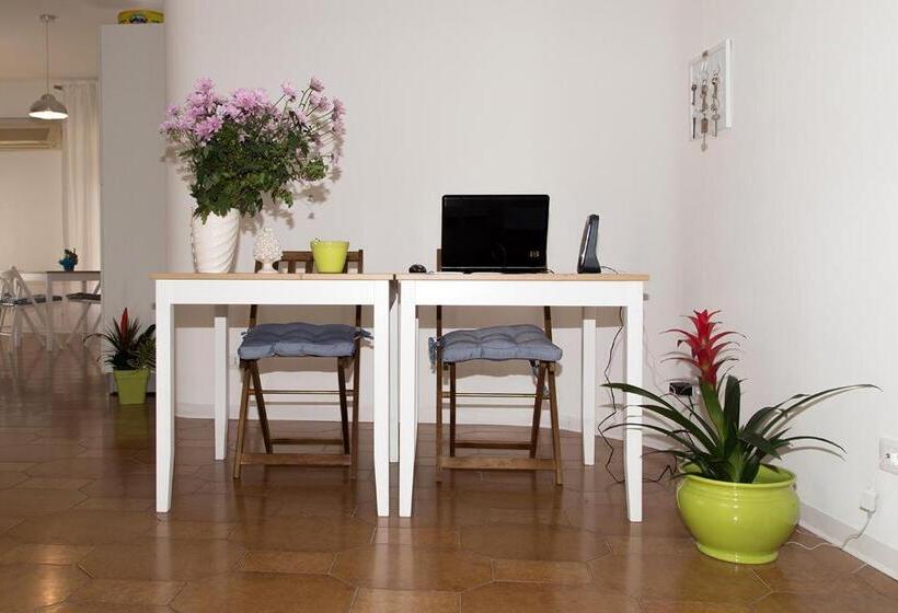 اتاق لوکس با بالکن, Al Siciliando B&b
