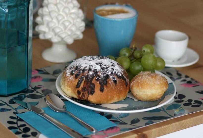 اتاق لوکس با بالکن, Al Siciliando B&b