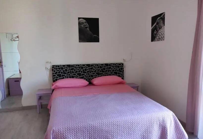 اتاق استاندارد سه نفره, La Rosa Di Orvieto