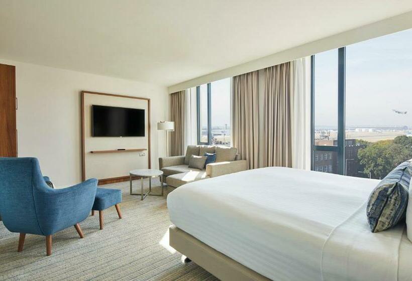Номер Премиум, Courtyard By Marriott London Heathrow Airport