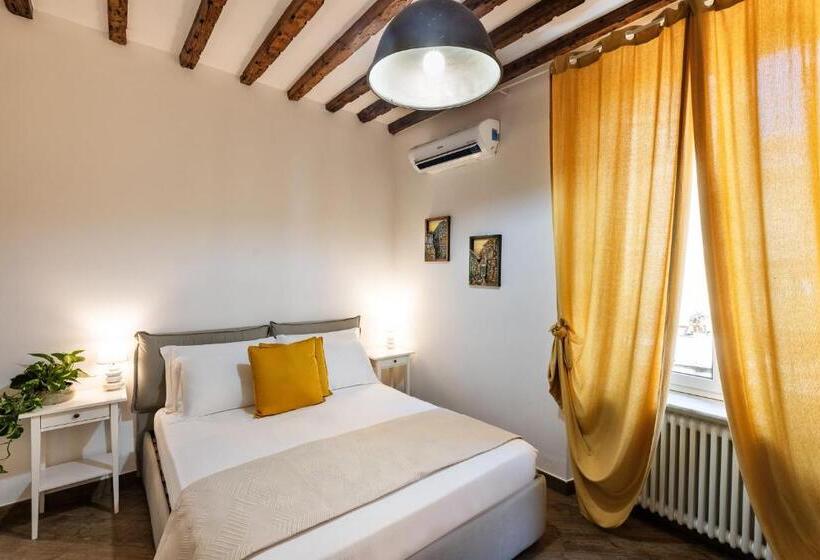 Delüks Oda, Rooms Old Port Genova