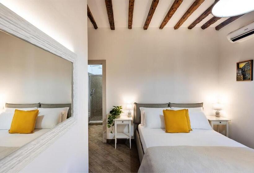 Delüks Oda, Rooms Old Port Genova