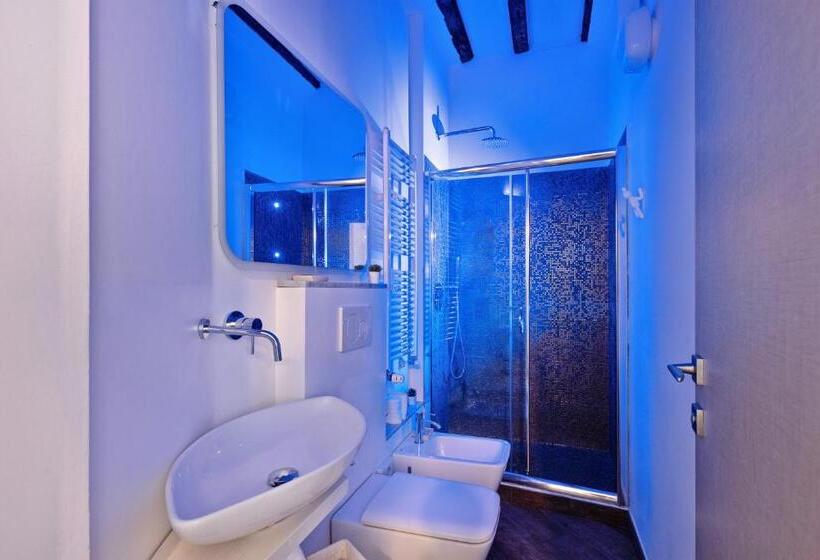 Basic Oda, Rooms Old Port Genova