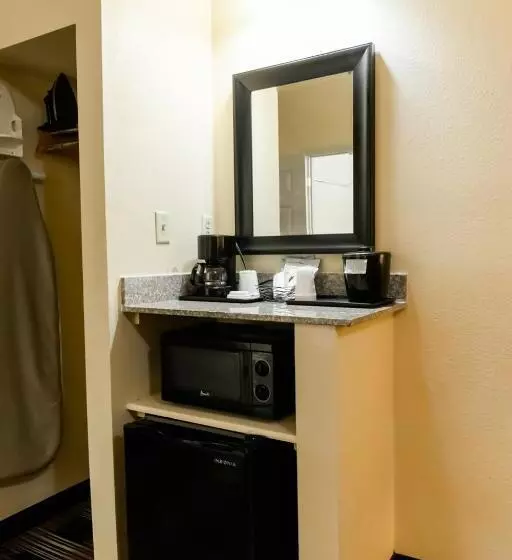 身障者適用キングサイズベッドルーム, Country Inn & Suites By Radisson, Helen, Ga