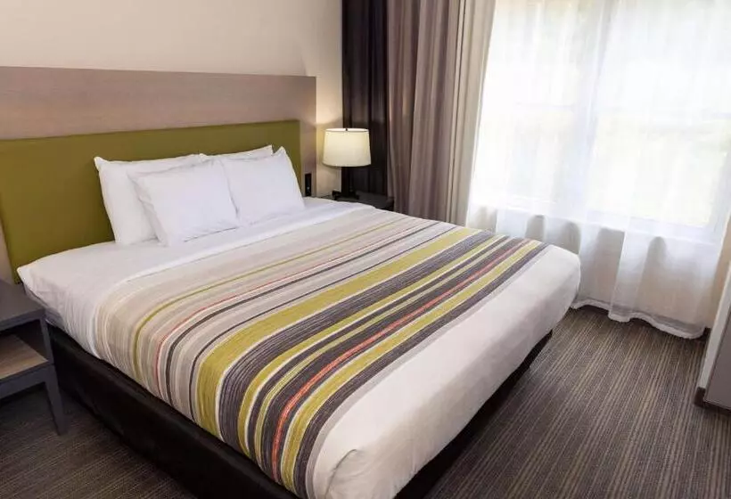身障者適用キングサイズベッドルーム, Country Inn & Suites By Radisson, Lehighton Jim Thorpe, Pa