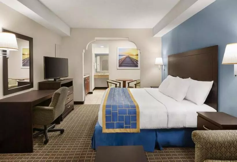 キングサイズベッドのデラックススイート, Days Inn & Suites By Wyndham Savannah Midtown
