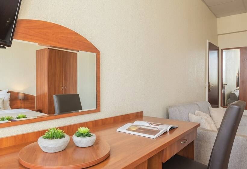 スタンダードトリプルルーム, Hamburg Stadtzentrum