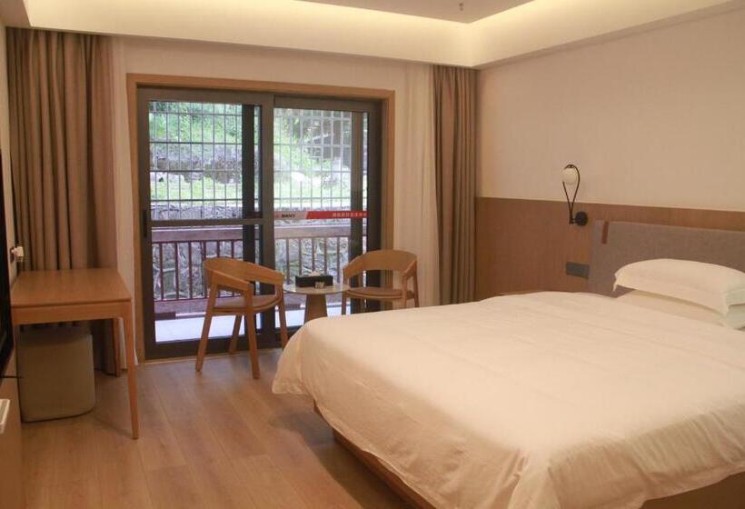 Номер Стандарт с Балконом, Hunan New Pipaxi