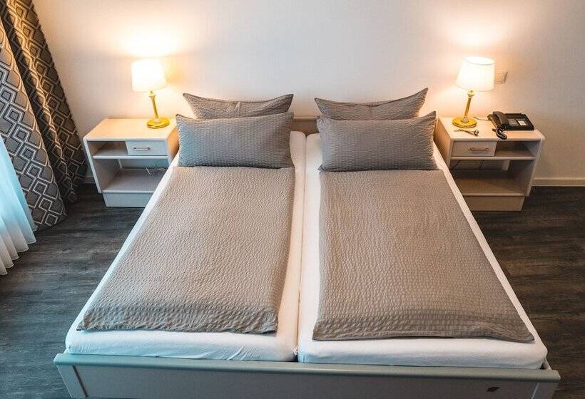 חדר סטנדרט לשלושה, Restaurant Zur Post