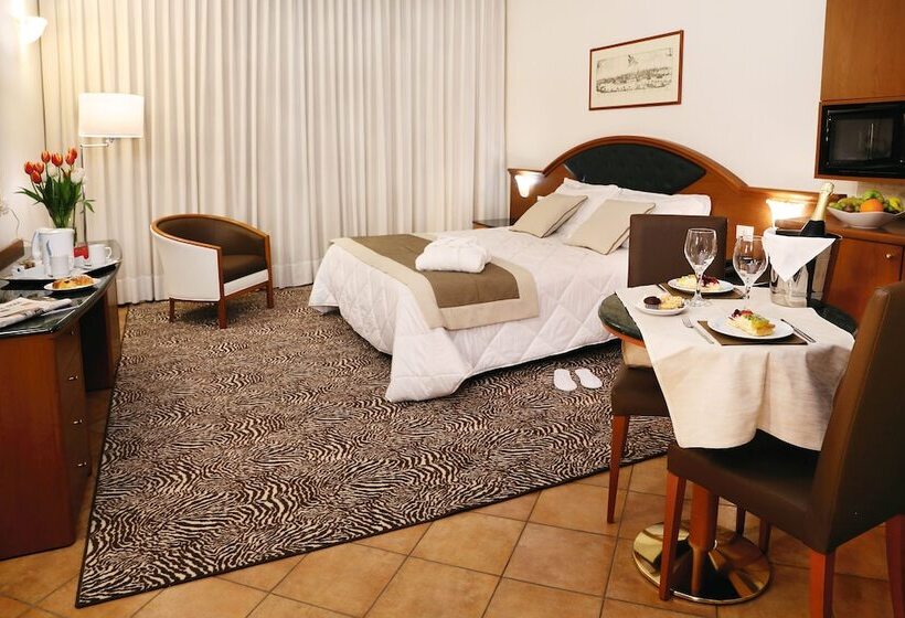 Standard Studio, Victoria