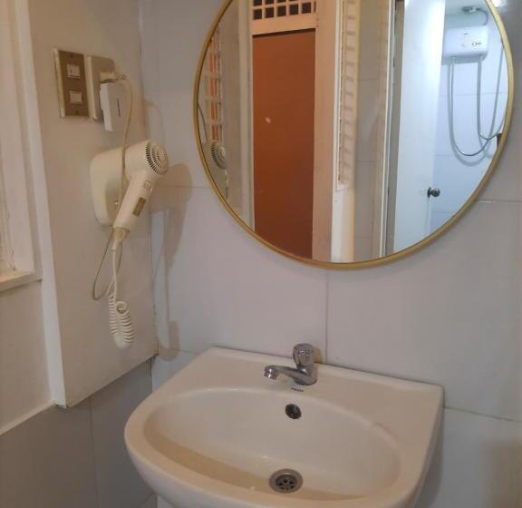 اتاق استاندارد با سرویس بهداشتی مشترک, Airport Hostel Manila