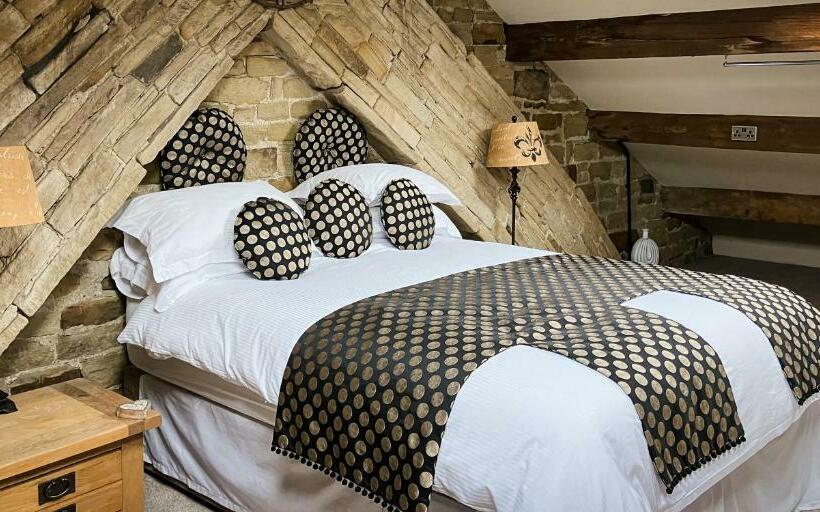 סוויטה, The Weavers Shed