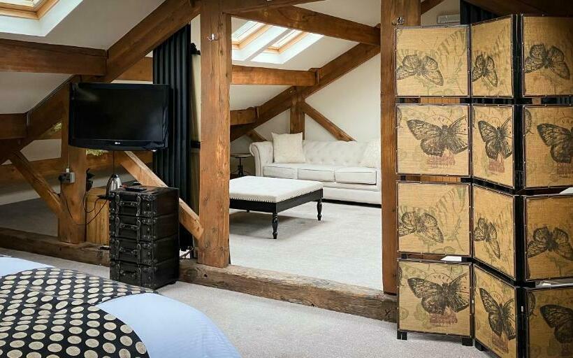 סוויטה, The Weavers Shed