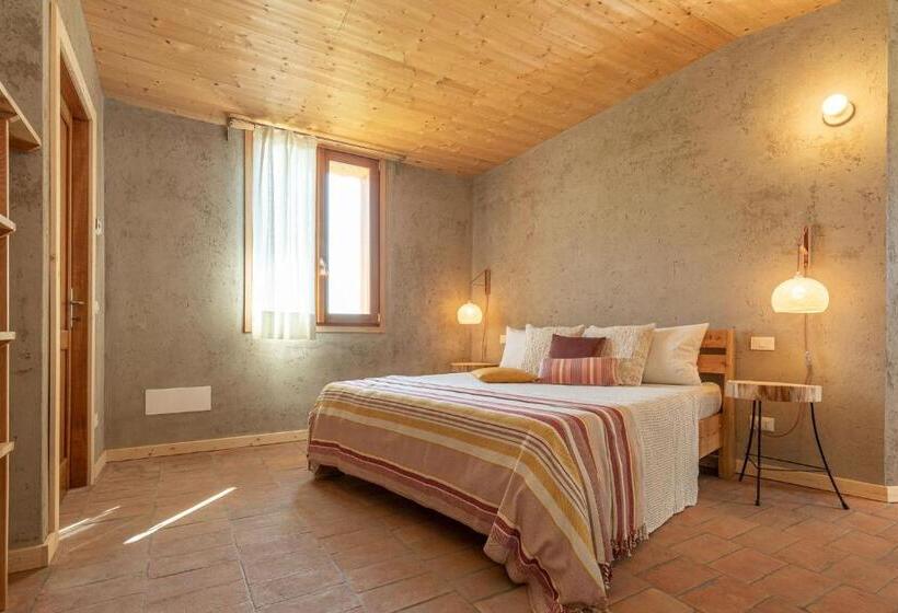 חדר משפחתי, Casa Viva