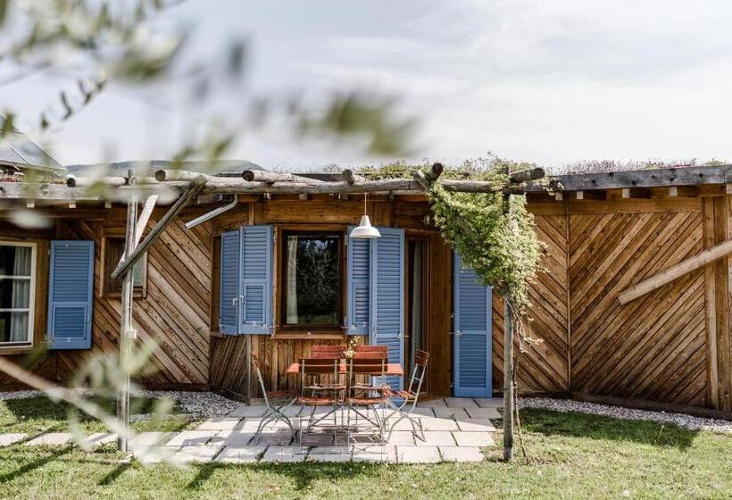 חדר משפחתי, Casa Viva