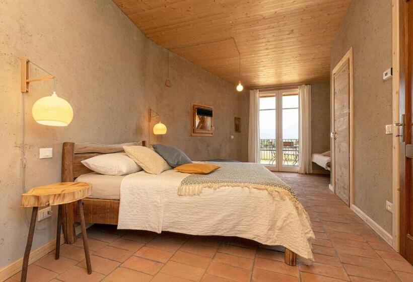 חדר סטנדרט לשלושה עם טרסה, Casa Viva