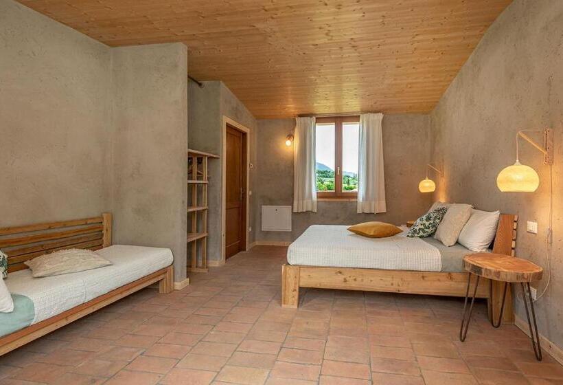 חדר משפחתי, Casa Viva