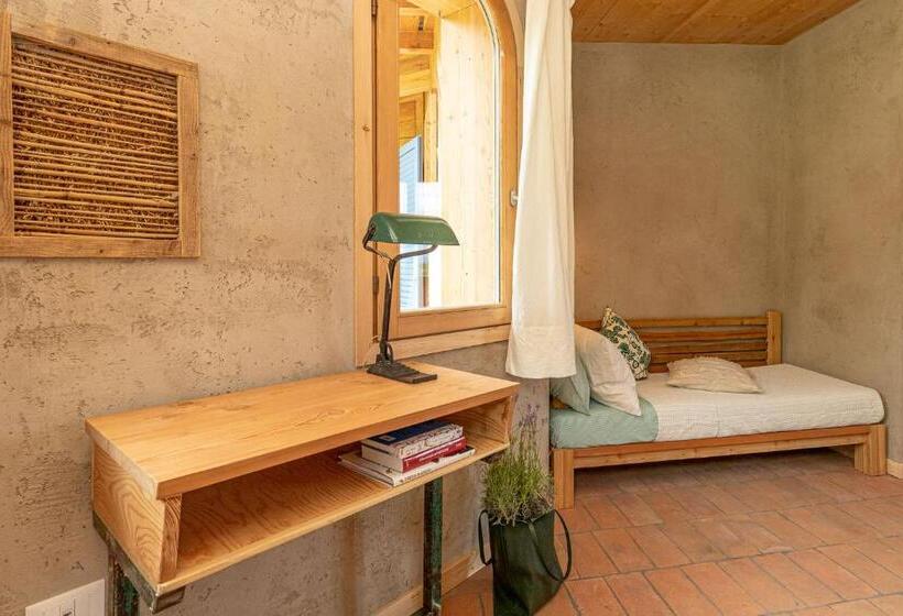 חדר משפחתי, Casa Viva