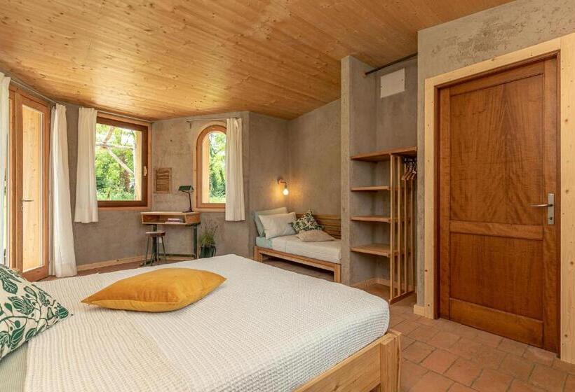 חדר משפחתי, Casa Viva