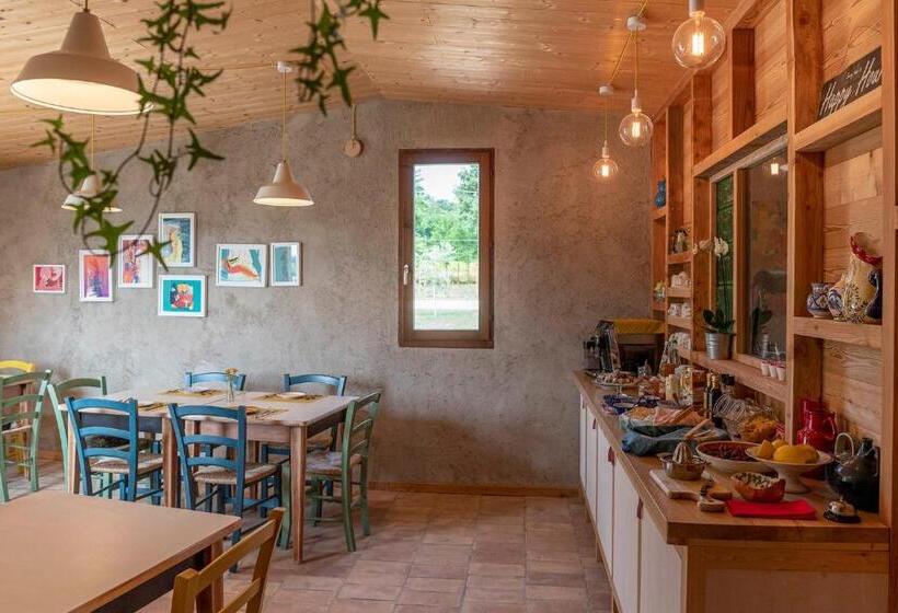 חדר משפחתי, Casa Viva