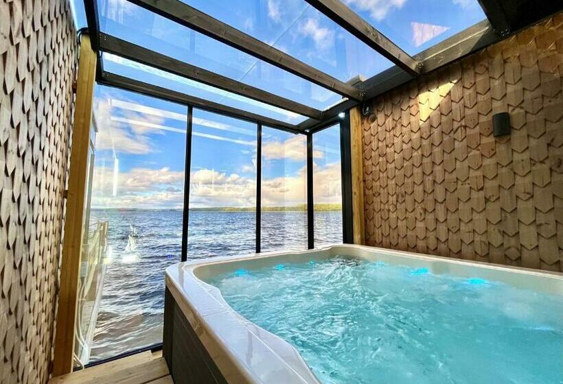 סוויטה, Lake Hotel Lehmonkärki   Haasi Mirror Houses